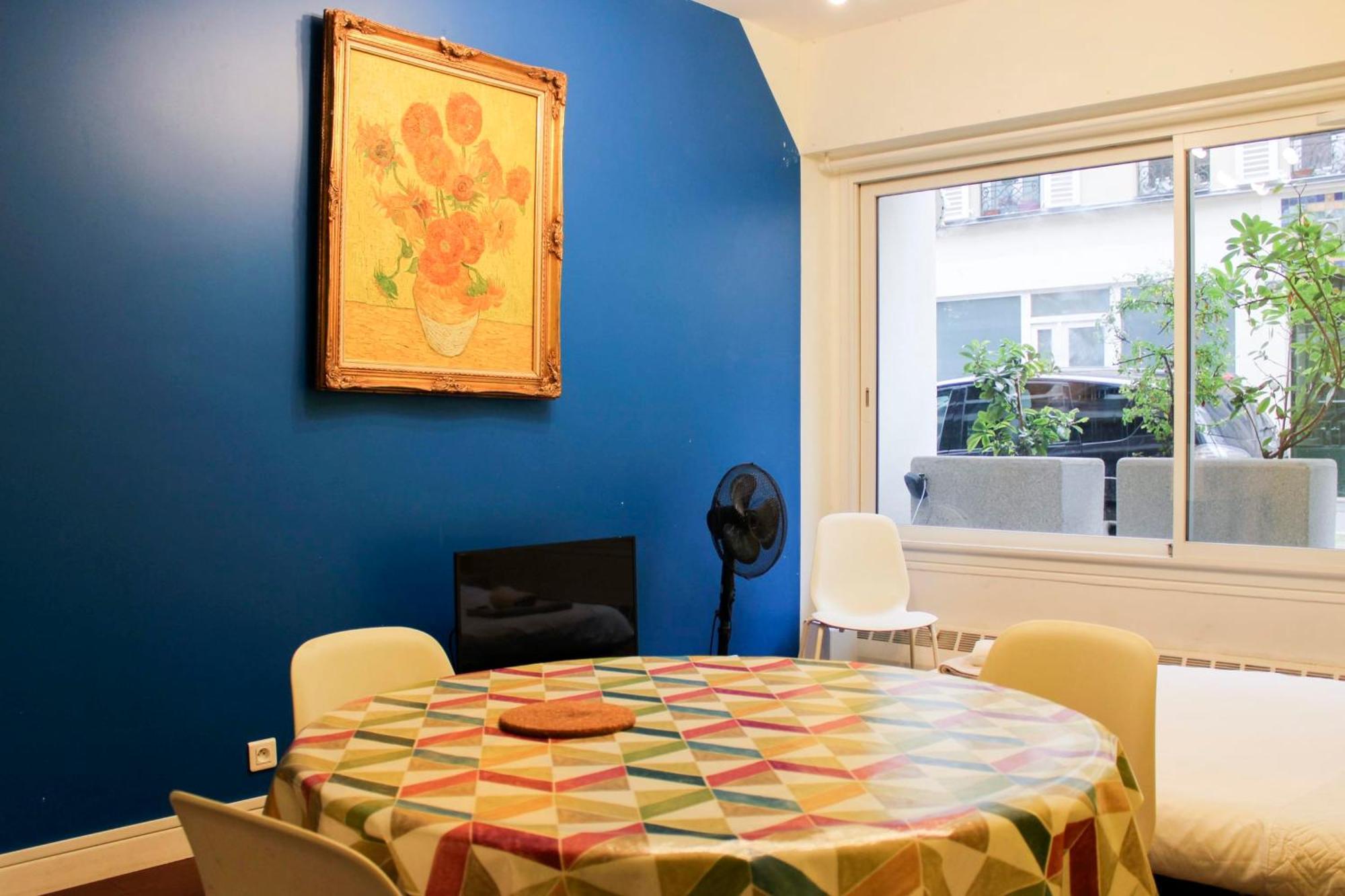 Colored Appt To Beaugrenelle Appartement